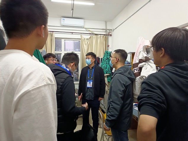 走访宿舍2.jpg 走访宿舍2.jpg