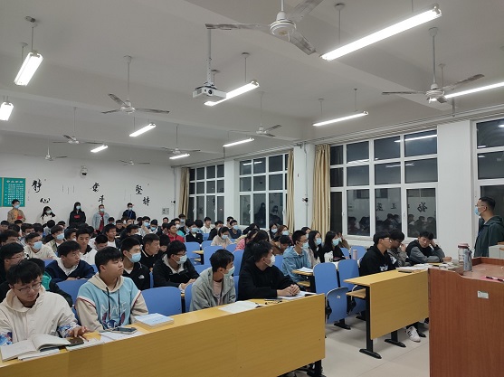 走访宿舍1.jpg 走访宿舍1.jpg