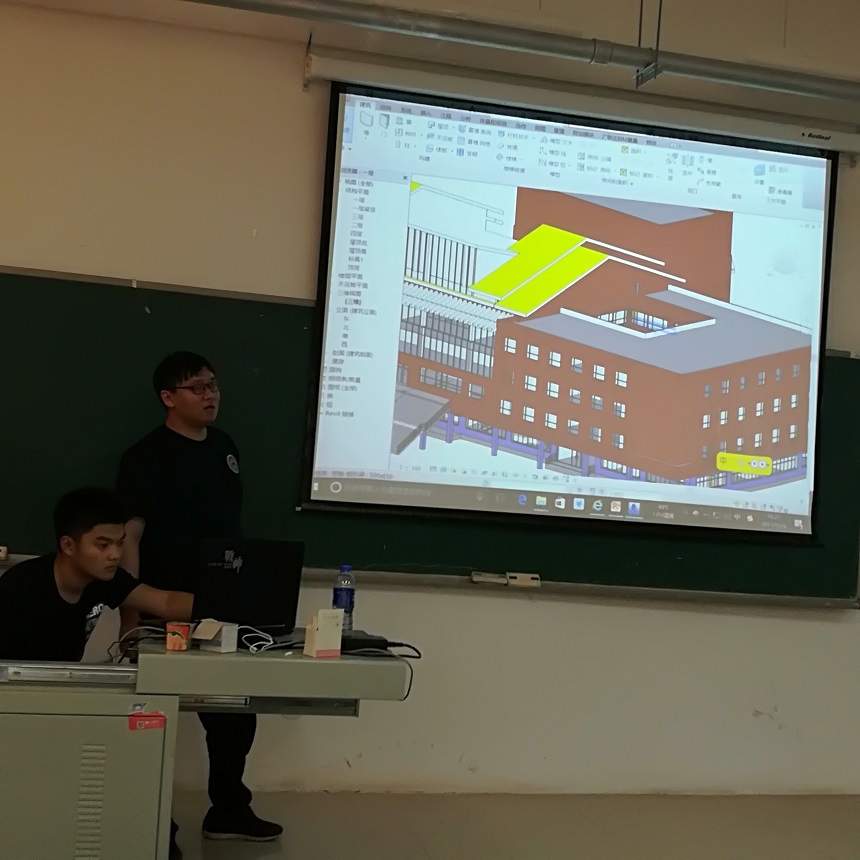 黄亚飞同学作汇报aa.jpg